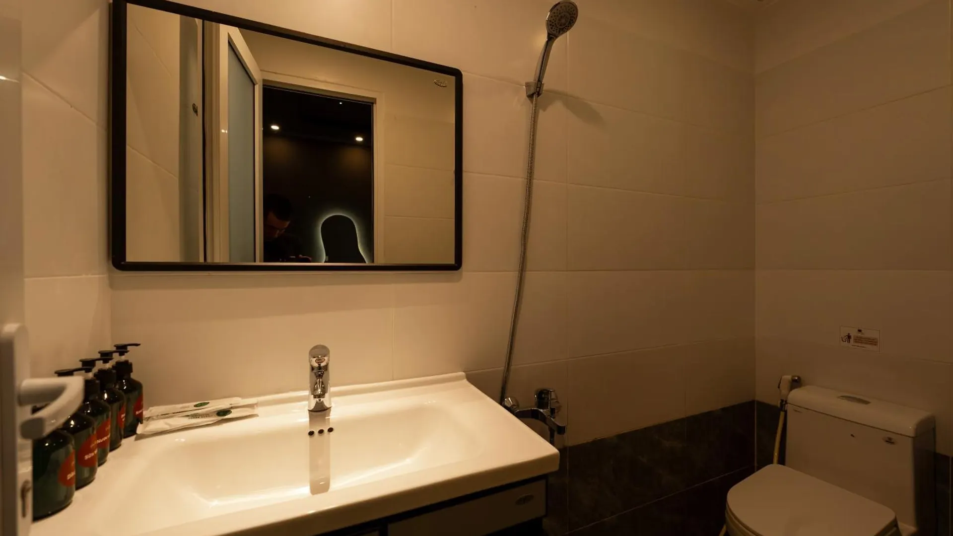 Dao Tien Hotel - Truong Chinh, Tan Binh Ho Chi Minh-Byen